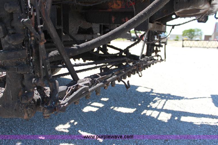 image for item D5112 1973 International 1600 oil distributor truck