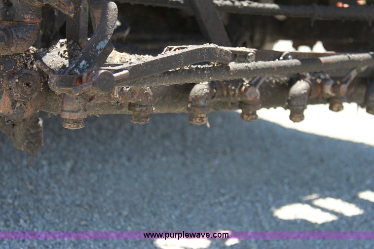 image for item D5112 1973 International 1600 oil distributor truck