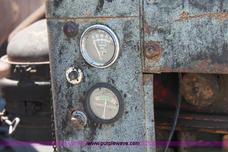 image for item D5112 1973 International 1600 oil distributor truck