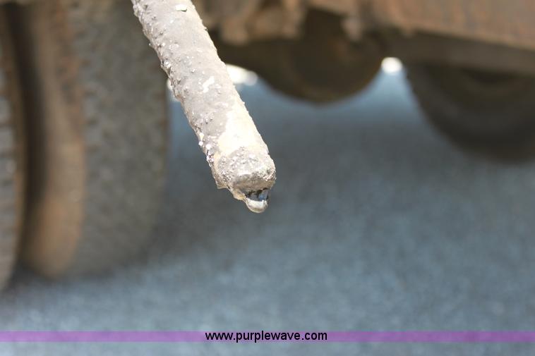 image for item D5112 1973 International 1600 oil distributor truck