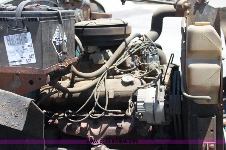 image for item D5112 1973 International 1600 oil distributor truck