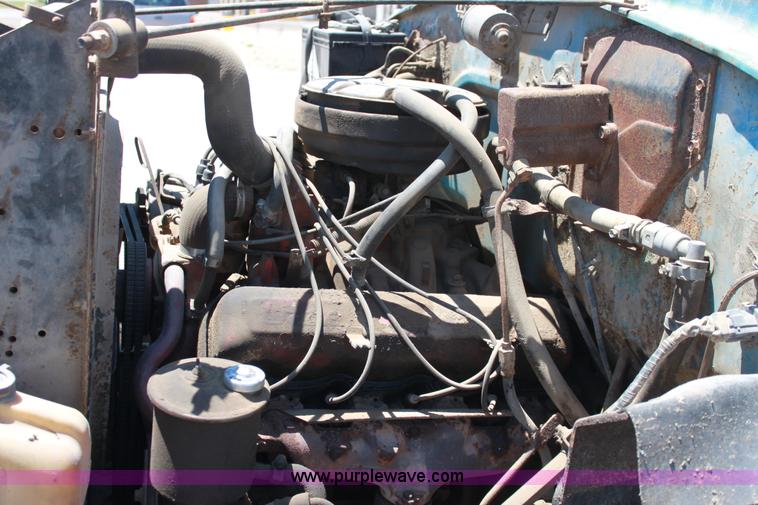 image for item D5112 1973 International 1600 oil distributor truck