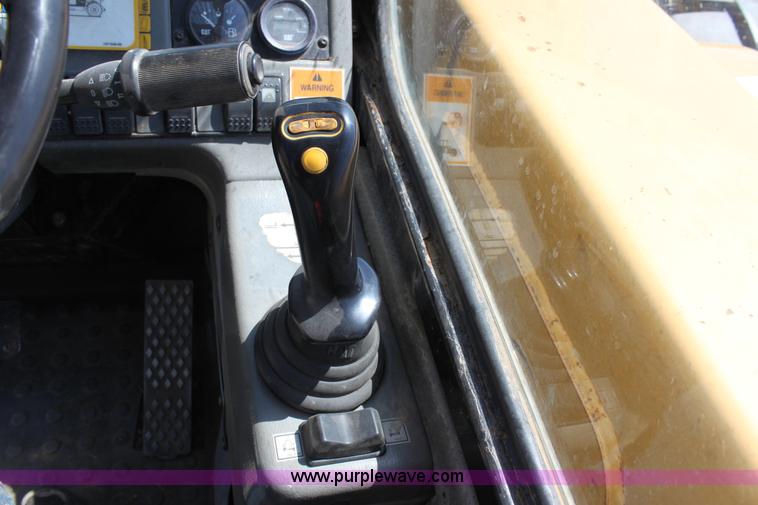 image for item D5116 2001 Caterpillar TH82 telehandler