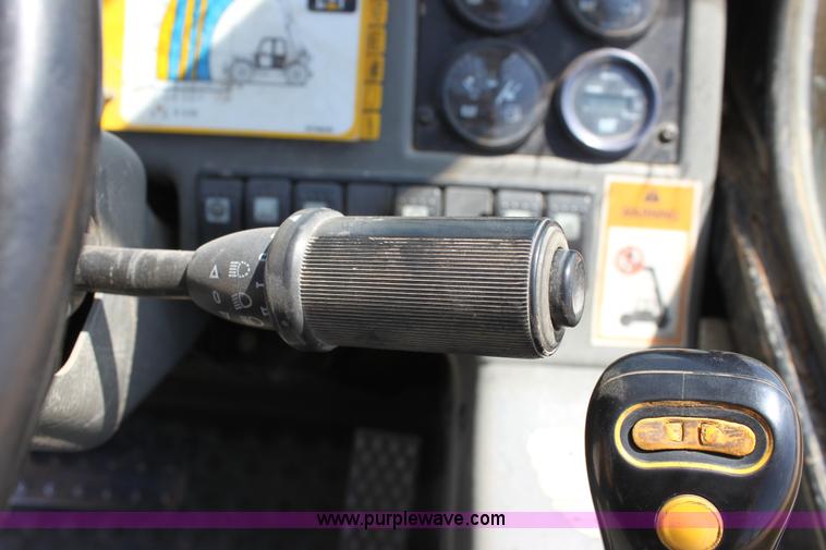 image for item D5116 2001 Caterpillar TH82 telehandler