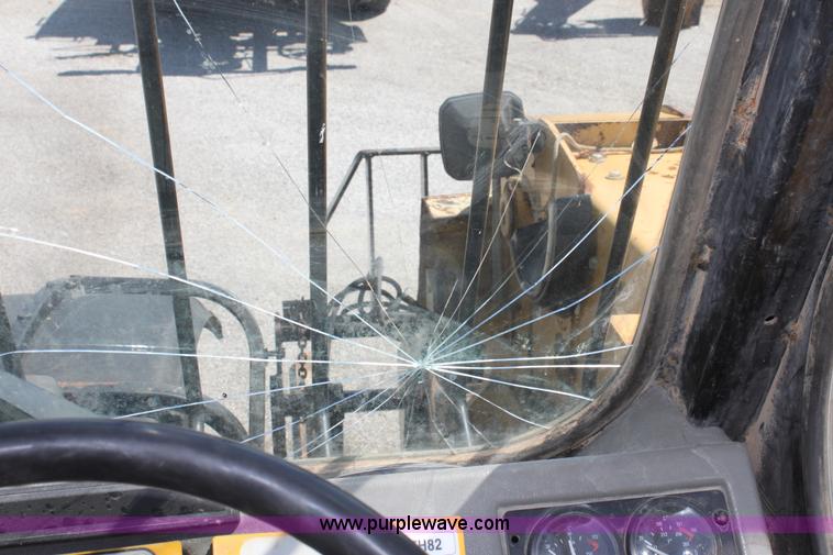 image for item D5116 2001 Caterpillar TH82 telehandler