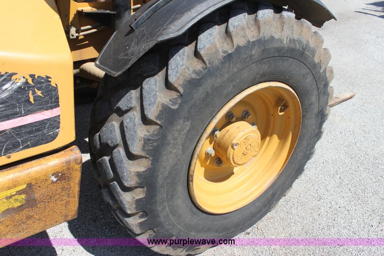 image for item D5116 2001 Caterpillar TH82 telehandler