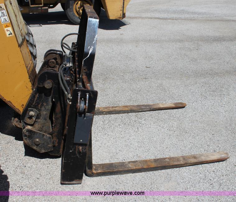 image for item D5116 2001 Caterpillar TH82 telehandler