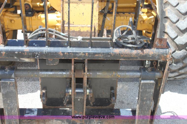 image for item D5116 2001 Caterpillar TH82 telehandler