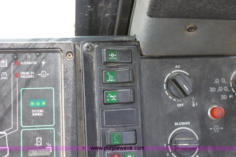 image for item D5118 1999 Case 621B articulated wheel loader