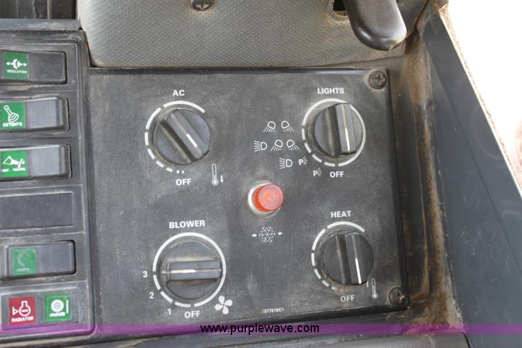 image for item D5118 1999 Case 621B articulated wheel loader