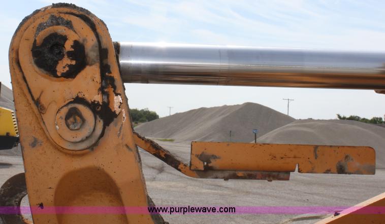 image for item D5118 1999 Case 621B articulated wheel loader