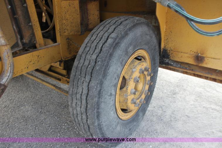 image for item D5169 Rosco SPK-H asphalt chip spreader