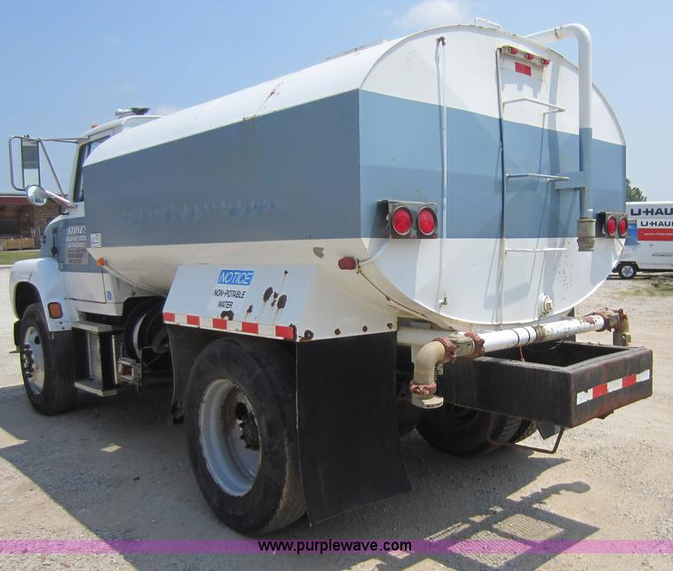 image for item D5546 1995 Ford L9000 AeroMax water truck