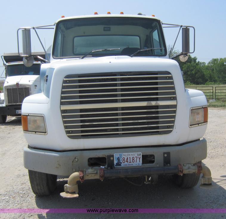image for item D5546 1995 Ford L9000 AeroMax water truck