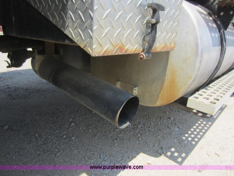 image for item D5546 1995 Ford L9000 AeroMax water truck