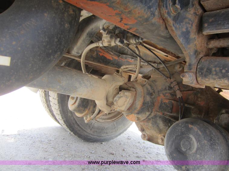 image for item D5546 1995 Ford L9000 AeroMax water truck