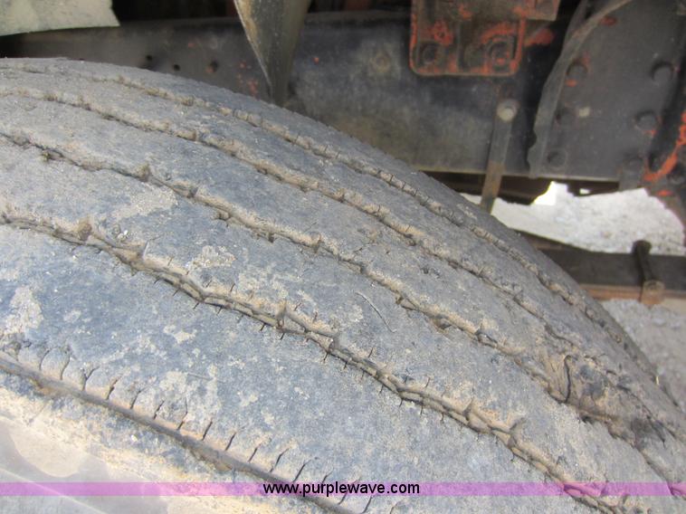 image for item D5546 1995 Ford L9000 AeroMax water truck