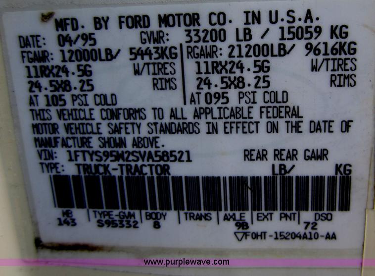 image for item D5546 1995 Ford L9000 AeroMax water truck