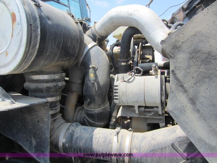 image for item D5546 1995 Ford L9000 AeroMax water truck