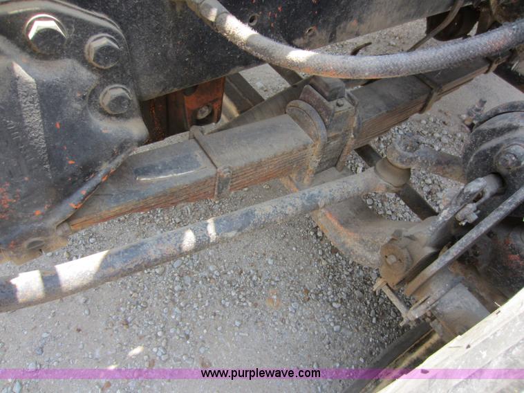 image for item D5546 1995 Ford L9000 AeroMax water truck