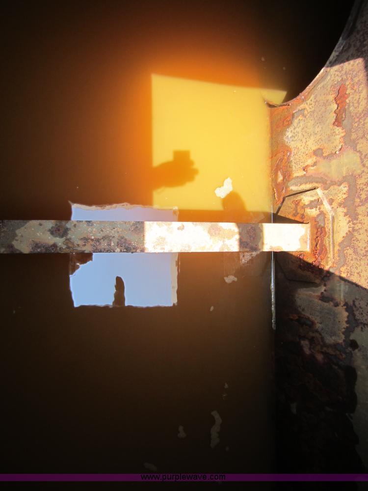 image for item D5546 1995 Ford L9000 AeroMax water truck