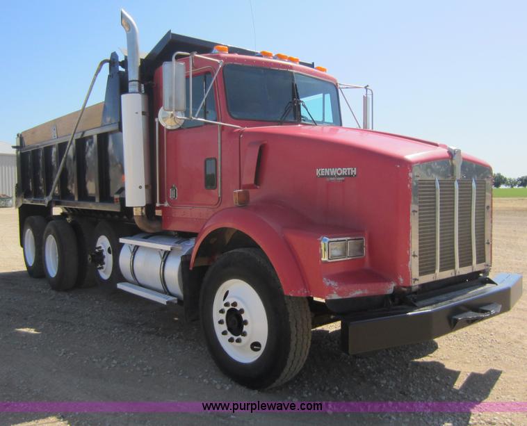 image for item D5549 1995 Kenworth T800 dump truck