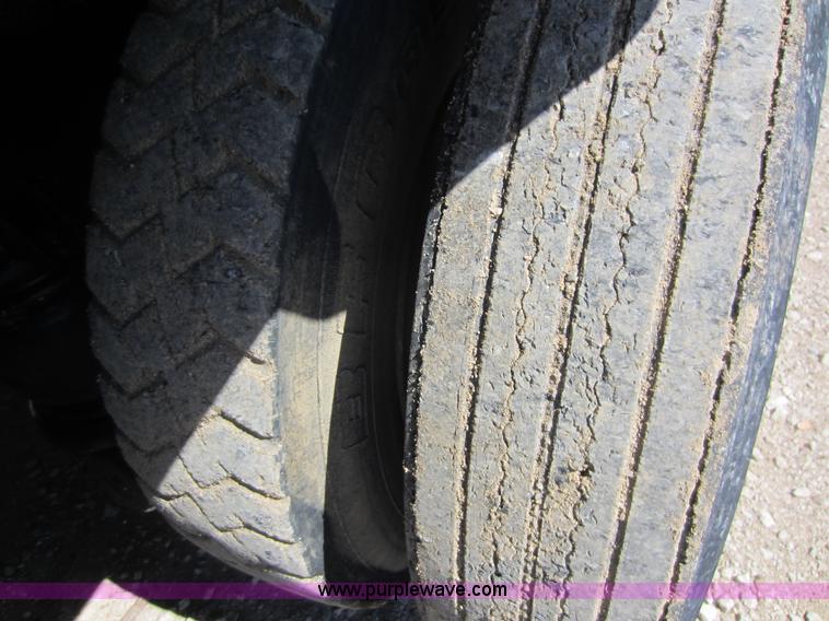 image for item D5549 1995 Kenworth T800 dump truck