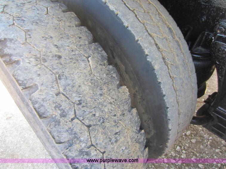 image for item D5549 1995 Kenworth T800 dump truck