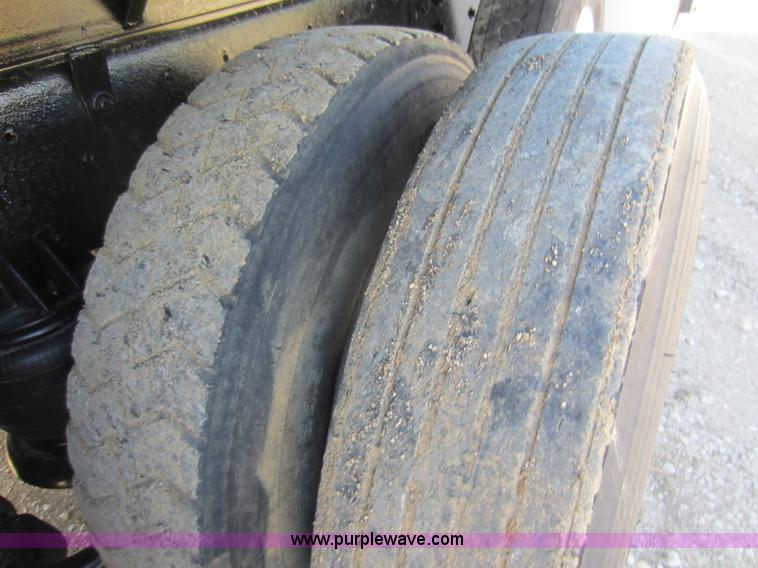 image for item D5549 1995 Kenworth T800 dump truck