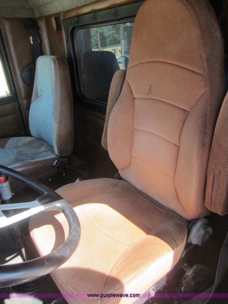 image for item D5549 1995 Kenworth T800 dump truck