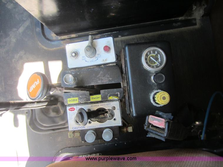 image for item D5549 1995 Kenworth T800 dump truck