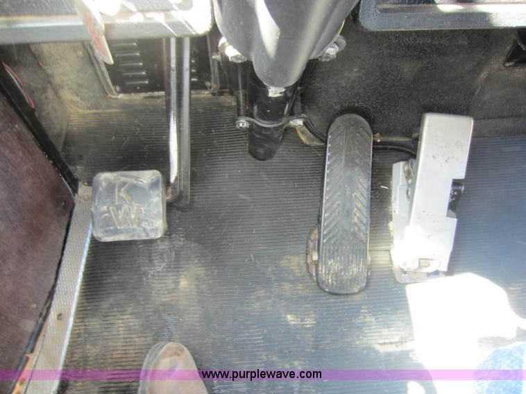 image for item D5549 1995 Kenworth T800 dump truck