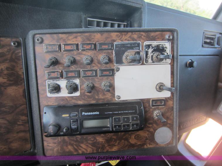 image for item D5549 1995 Kenworth T800 dump truck