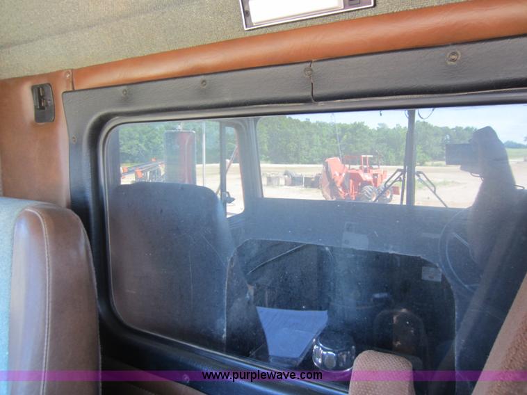 image for item D5549 1995 Kenworth T800 dump truck