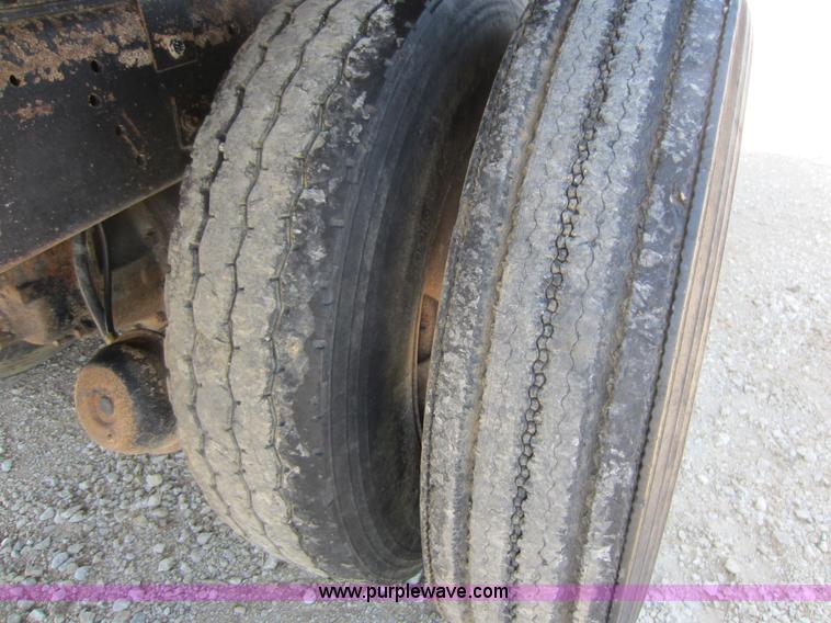 image for item D5553 1987 Kenworth T800 dump truck