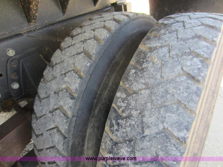 image for item D5553 1987 Kenworth T800 dump truck