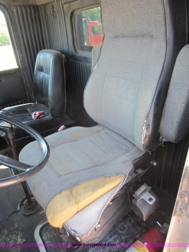 image for item D5553 1987 Kenworth T800 dump truck