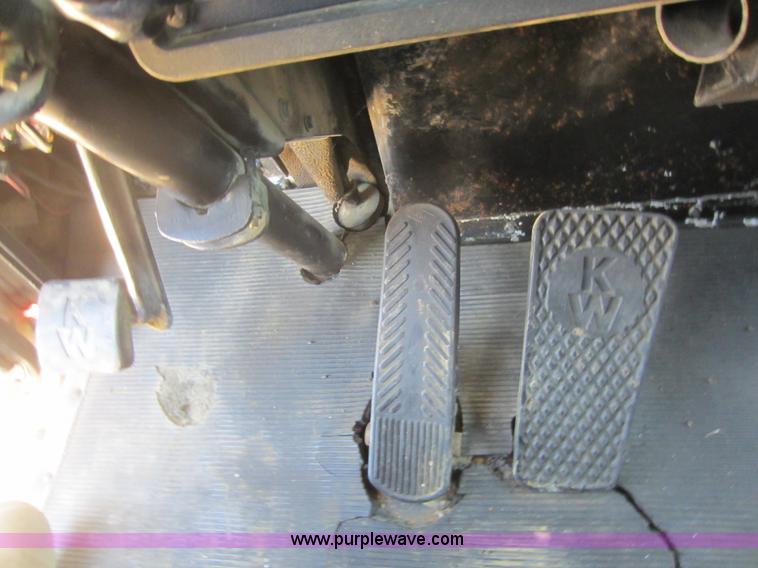 image for item D5553 1987 Kenworth T800 dump truck