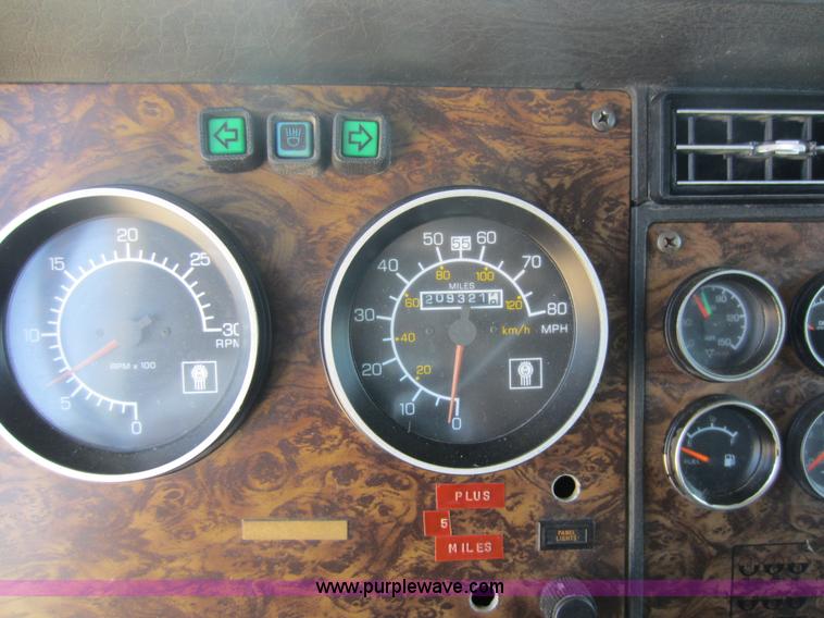 image for item D5553 1987 Kenworth T800 dump truck