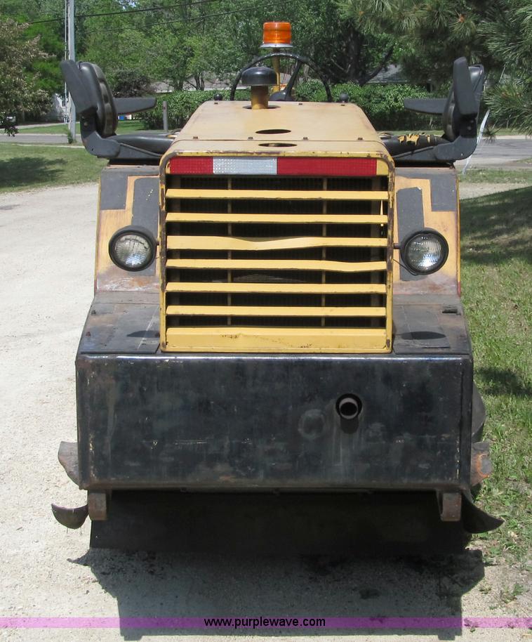 image for item D6519 Hyster C530A nine wheel pneumatic roller