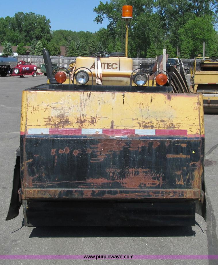 image for item D6521 Hyster C530A nine wheel pneumatic roller