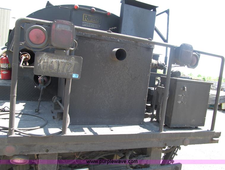 image for item D6524 1994 Ford CF7000 asphalt distribution truck