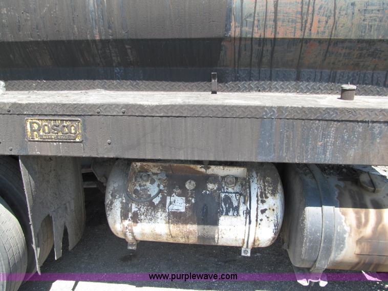 image for item D6524 1994 Ford CF7000 asphalt distribution truck