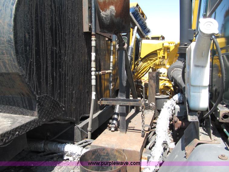 image for item D6524 1994 Ford CF7000 asphalt distribution truck