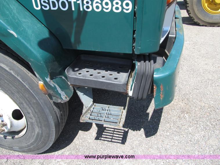 image for item D6524 1994 Ford CF7000 asphalt distribution truck