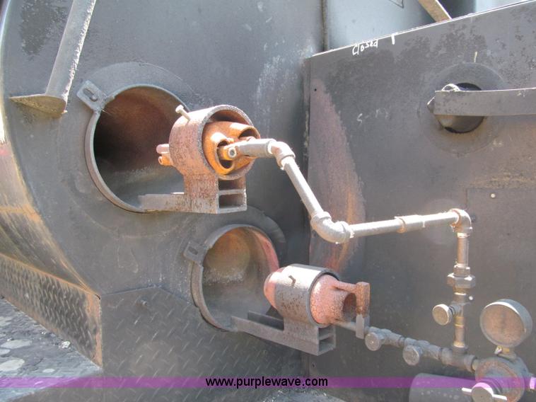 image for item D6524 1994 Ford CF7000 asphalt distribution truck