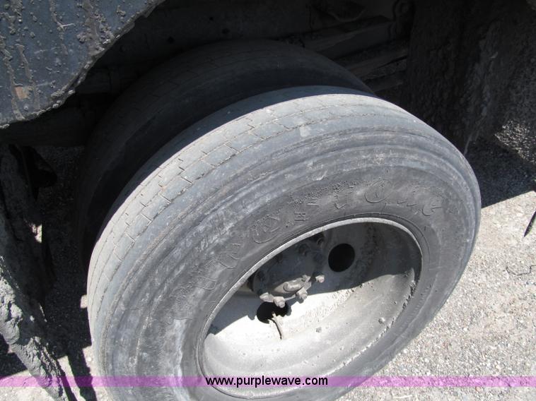 image for item D6524 1994 Ford CF7000 asphalt distribution truck