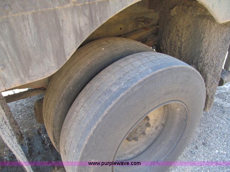 image for item D6524 1994 Ford CF7000 asphalt distribution truck