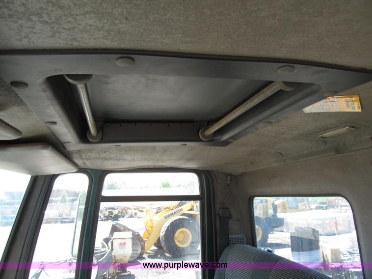 image for item D6524 1994 Ford CF7000 asphalt distribution truck