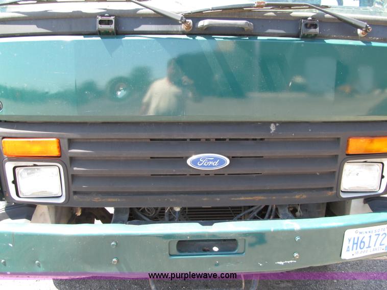 image for item D6524 1994 Ford CF7000 asphalt distribution truck